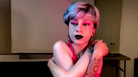 Snapshot of tryp666 chatting on February 4, 2025, 1:02 am Cait online show from February 4, 2025, 1:02 am