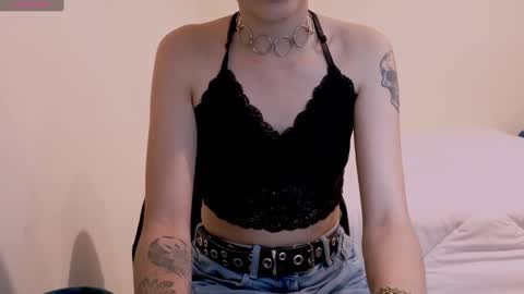 Snapshot of tryp666 chatting on September 17, 2025, 10:33 pm Cait online show from September 17, 2025, 10:33 pm