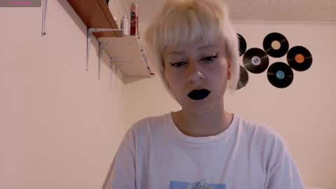 Snapshot of tryp666 chatting on October 9, 2025, 4:32 am Cait online show from October 9, 2025, 4:32 am