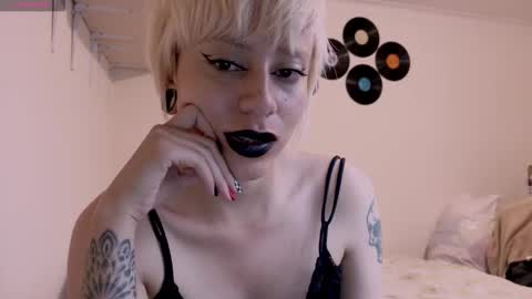 Snapshot of tryp666 chatting on October 17, 2025, 4:26 am Cait online show from October 17, 2025, 4:26 am