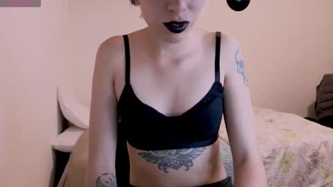 Snapshot of tryp666 chatting on October 21, 2025, 10:43 pm Cait online show from October 21, 2025, 10:43 pm