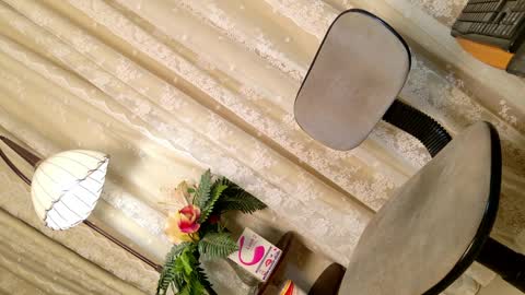 Chloe online show from April 1, 2026, 8:26 am