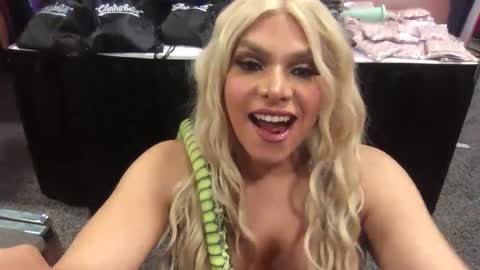 Snapshot of tsblondienyc chatting on December 6, 2024, 11:03 pm Jessie online show from December 6, 2024, 11:03 pm