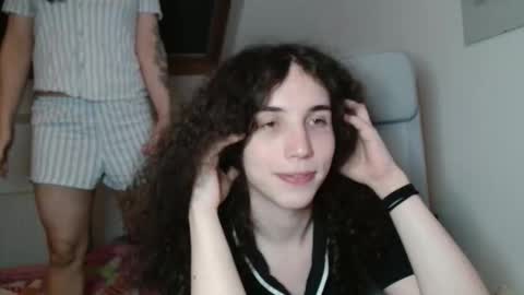 TSBubbles online show from October 19, 2025, 9:48 pm