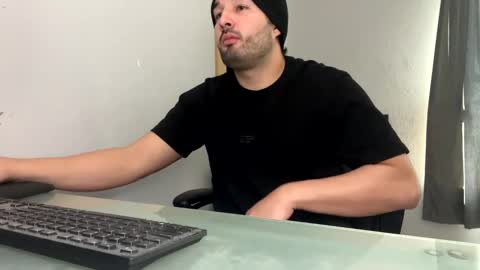 Snapshot of tuamante000 chatting on December 6, 2024, 4:38 pm Stimulation make me Cum in Public or in Pvt online show from December 6, 2024, 4:38 pm