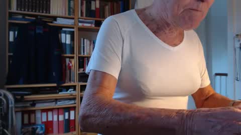 Snapshot of tubaist chatting on January 9, 2025, 11:03 am FINN but call me NANNA online show from January 9, 2025, 11:03 am