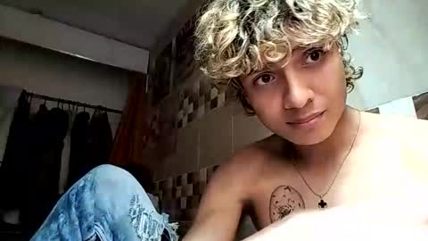 tubebecito12 online show from November 2, 2025, 2:41 pm