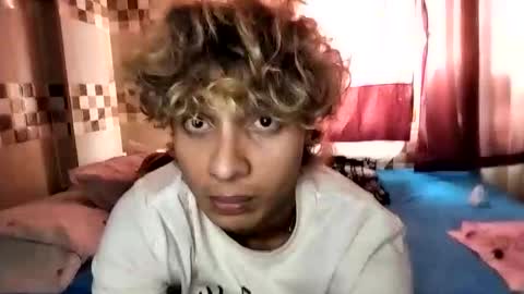 tubebecito12 online show from November 11, 2025, 8:09 pm