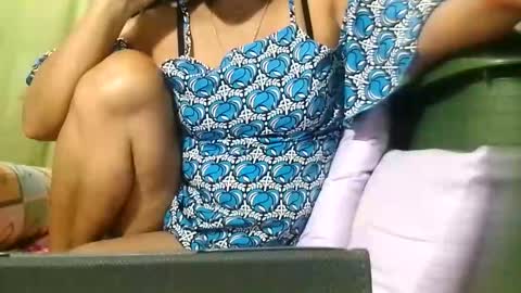 Mae online show from December 5, 2025, 8:38 pm