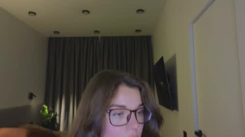 Ariana online show from October 31, 2025, 8:21 pm