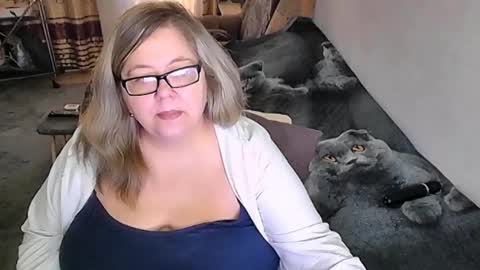 Lana online show from November 16, 2025, 1:33 am