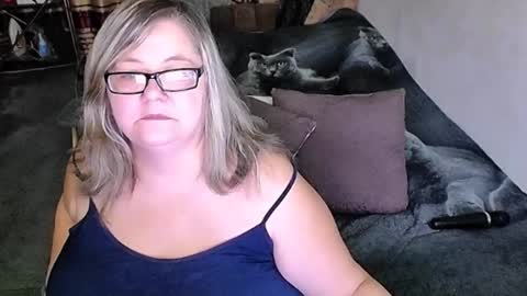 Lana online show from November 30, 2025, 7:18 pm