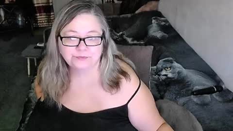 Snapshot of tviks chatting on February 13, 2026, 10:17 pm Lana online show from February 13, 2026, 10:17 pm