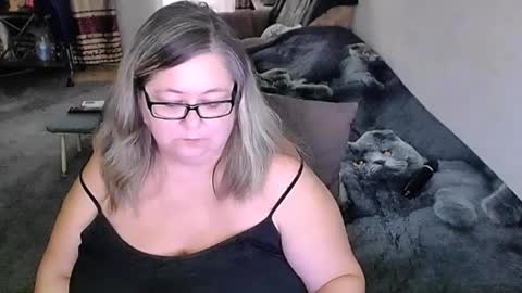 Snapshot of tviks chatting on February 17, 2026, 7:16 am Lana online show from February 17, 2026, 7:16 am