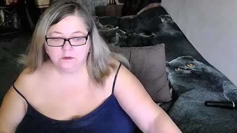 Snapshot of tviks chatting on February 23, 2026, 11:35 pm Lana online show from February 23, 2026, 11:35 pm