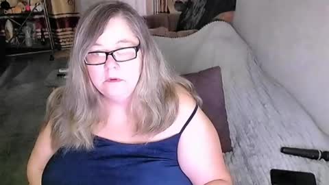 Snapshot of tviks chatting on May 24, 2026, 10:37 pm Lana online show from May 24, 2026, 10:37 pm