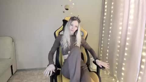 tvoikaif online show from March 12, 2025, 4:19 am