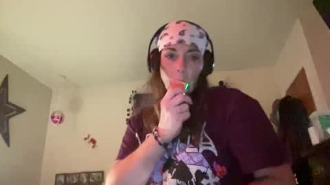 Snapshot of tweet2024777 chatting on October 1, 2025, 4:51 am CurveyTurtleObeys online show from October 1, 2025, 4:51 am