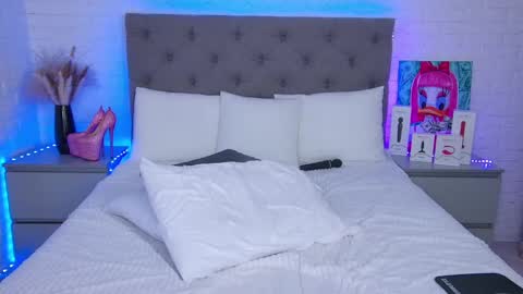 Snapshot of tweety_pie_ chatting on February 18, 2025, 1:54 am Hallie online show from February 18, 2025, 1:54 am