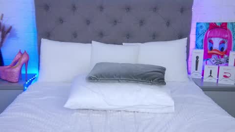 Snapshot of tweety_pie_ chatting on February 18, 2025, 4:58 am Hallie online show from February 18, 2025, 4:58 am