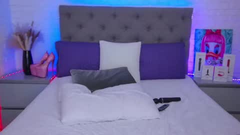 Snapshot of tweety_pie_ chatting on February 24, 2025, 4:38 am Hallie online show from February 24, 2025, 4:38 am