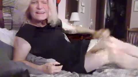 Snapshot of twin53 chatting on July 11, 2026, 5:32 am Kitten online show from July 11, 2026, 5:32 am