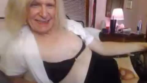 Snapshot of twin53 chatting on July 12, 2026, 7:32 am Kitten online show from July 12, 2026, 7:32 am