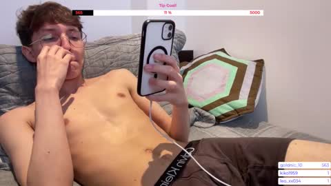 Snapshot of twinkie_19_004 chatting on November 15, 2025, 5:27 am Santiago online show from November 15, 2025, 5:27 am