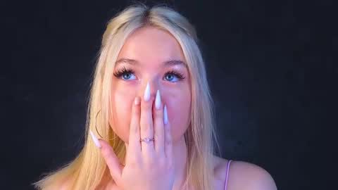 twinklefluff online show from March 9, 2025, 9:24 am