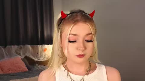 twinklefluff online show from November 3, 2025, 4:19 pm