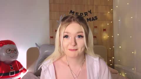 twinklefluff online show from December 21, 2025, 4:03 pm