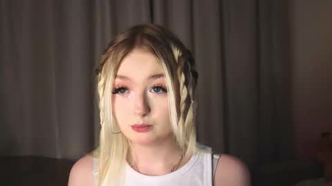 Snapshot of twinklefluff chatting on February 5, 2026, 2:33 pm twinklefluff online show from February 5, 2026, 2:33 pm