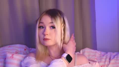 Snapshot of twinklefluff chatting on February 12, 2026, 4:24 pm twinklefluff online show from February 12, 2026, 4:24 pm