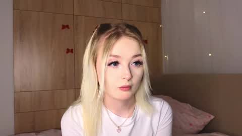 Snapshot of twinklefluff chatting on February 25, 2026, 4:05 pm twinklefluff online show from February 25, 2026, 4:05 pm