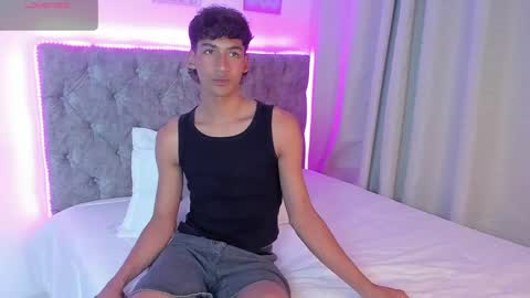 twinksboys_23 online show from May 11, 2026, 2:01 pm