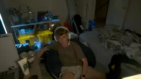 shytwink online show from September 30, 2025, 7:19 pm