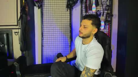 Snapshot of twisted_fantasy_ chatting on November 17, 2025, 4:40 am Clio Tadeo online show from November 17, 2025, 4:40 am