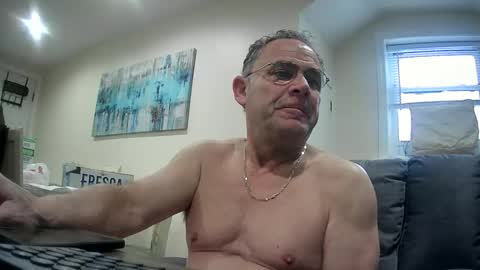 Twopeopleinlove online show from January 18, 2026, 1:59 pm