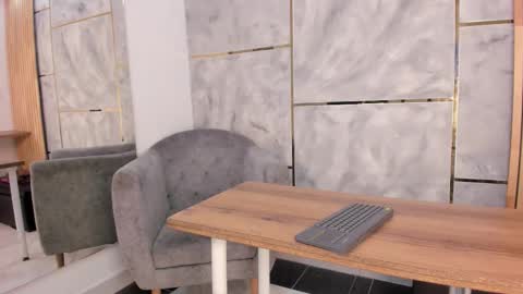  TYLA  online show from December 17, 2025, 3:34 am