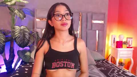 tyla_ks online show from September 23, 2025, 7:50 pm