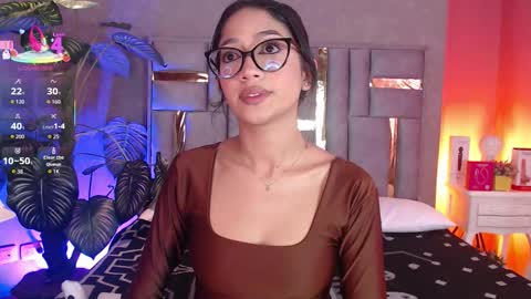 tyla_ks online show from November 28, 2025, 7:38 pm