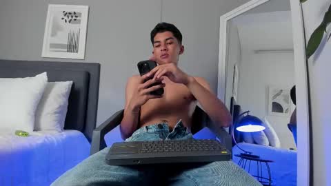 Snapshot of tyler_fox_ chatting on September 9, 2025, 7:35 pm Tyler Fox online show from September 9, 2025, 7:35 pm