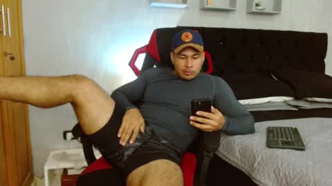 tyler_hank1 online show from November 23, 2025, 2:17 pm