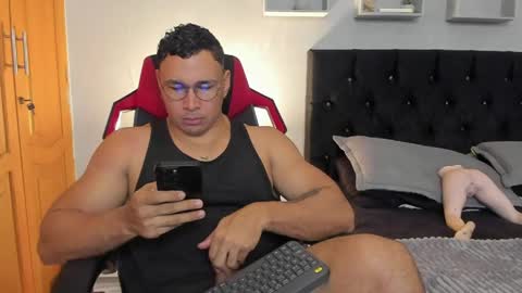 tyler_hank1 online show from April 16, 2026, 2:12 am