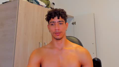 Snapshot of tyler_lautners chatting on December 1, 2024, 4:29 pm online show from December 1, 2024, 4:29 pm