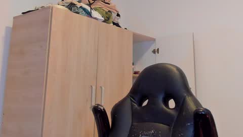 Snapshot of tyler_lautners chatting on December 3, 2024, 3:33 pm online show from December 3, 2024, 3:33 pm