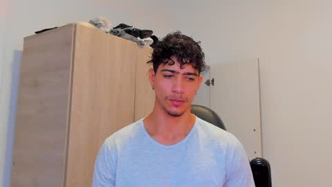 Snapshot of tyler_lautners chatting on December 4, 2024, 2:04 pm online show from December 4, 2024, 2:04 pm