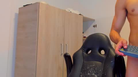 Snapshot of tyler_lautners chatting on December 8, 2024, 5:07 am online show from December 8, 2024, 5:07 am