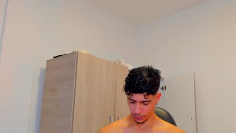 Snapshot of tyler_lautners chatting on December 8, 2024, 11:35 am online show from December 8, 2024, 11:35 am