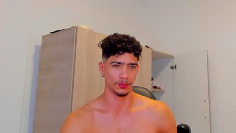 Snapshot of tyler_lautners chatting on December 8, 2024, 3:35 pm online show from December 8, 2024, 3:35 pm